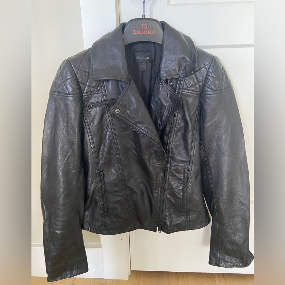 Danier Women's Classic Black Leather Jacket